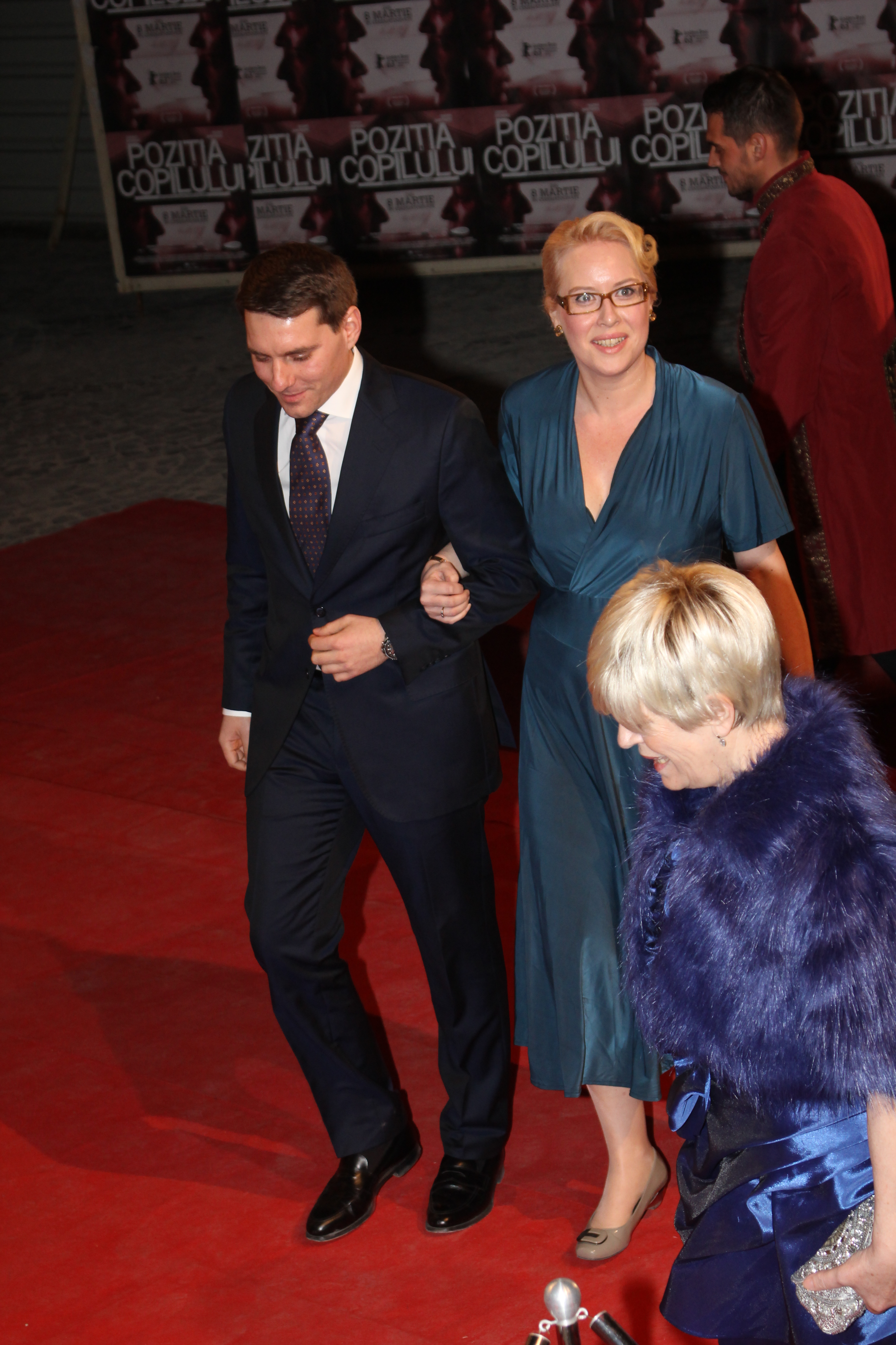 Nicolae a venit la brat cu tanara