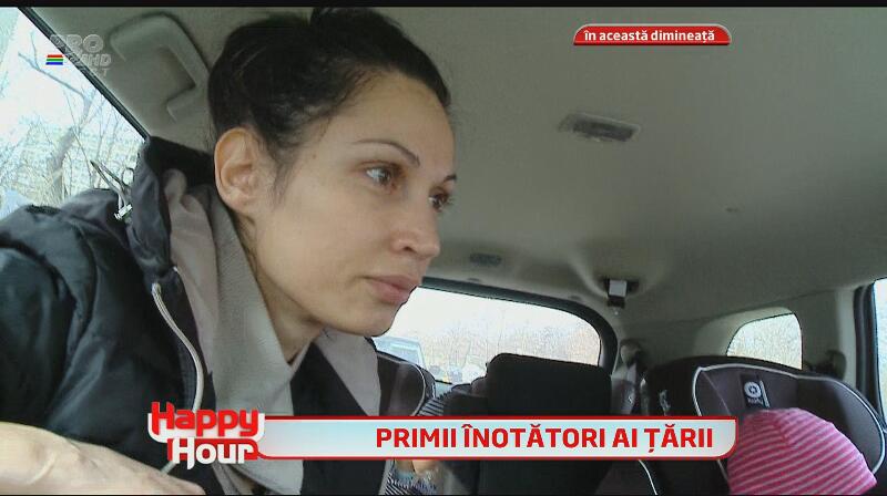 Cătălin Măruţă, noi peripeţii cu tripleţii Nicoletei Luciu - i-a dus la prima lecţie de înot!