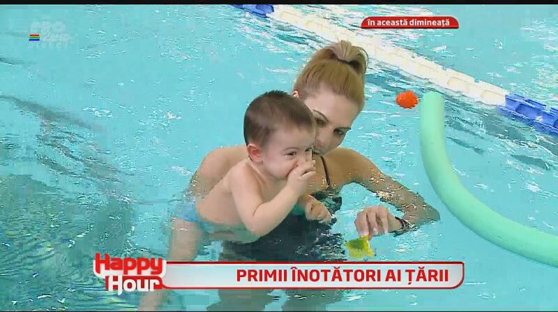 Cătălin Măruţă, noi peripeţii cu tripleţii Nicoletei Luciu - i-a dus la prima lecţie de înot!