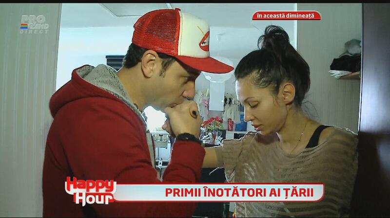 Cătălin Măruţă, noi peripeţii cu tripleţii Nicoletei Luciu - i-a dus la prima lecţie de înot!