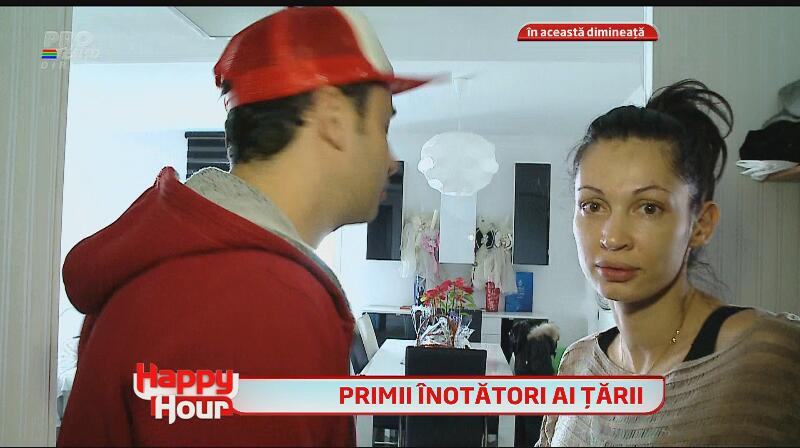 Cătălin Măruţă, noi peripeţii cu tripleţii Nicoletei Luciu - i-a dus la prima lecţie de înot!