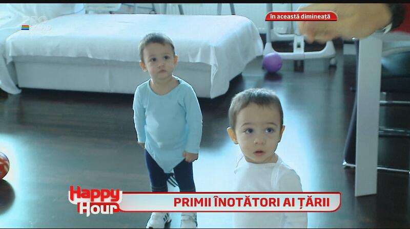 Cătălin Măruţă, noi peripeţii cu tripleţii Nicoletei Luciu - i-a dus la prima lecţie de înot!