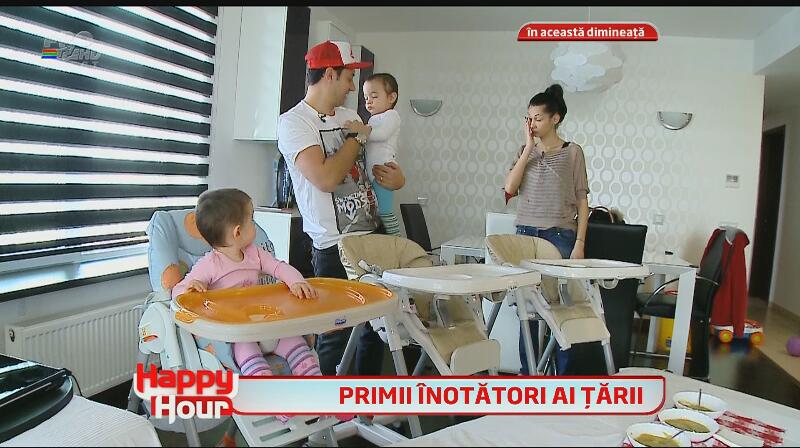 Cătălin Măruţă, noi peripeţii cu tripleţii Nicoletei Luciu - i-a dus la prima lecţie de înot!