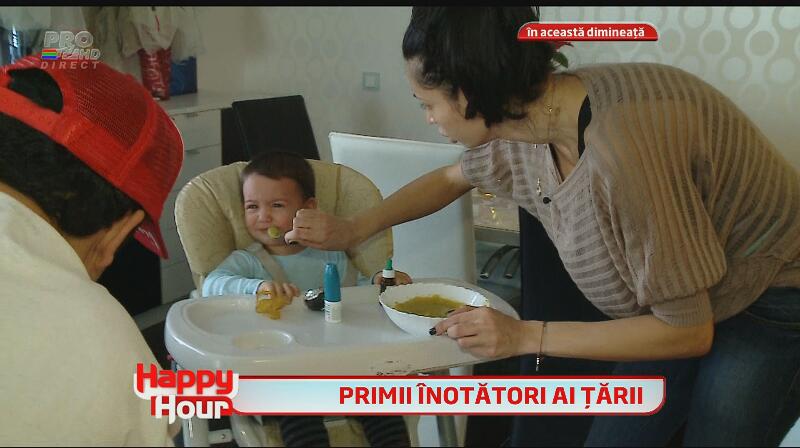 Cătălin Măruţă, noi peripeţii cu tripleţii Nicoletei Luciu - i-a dus la prima lecţie de înot!