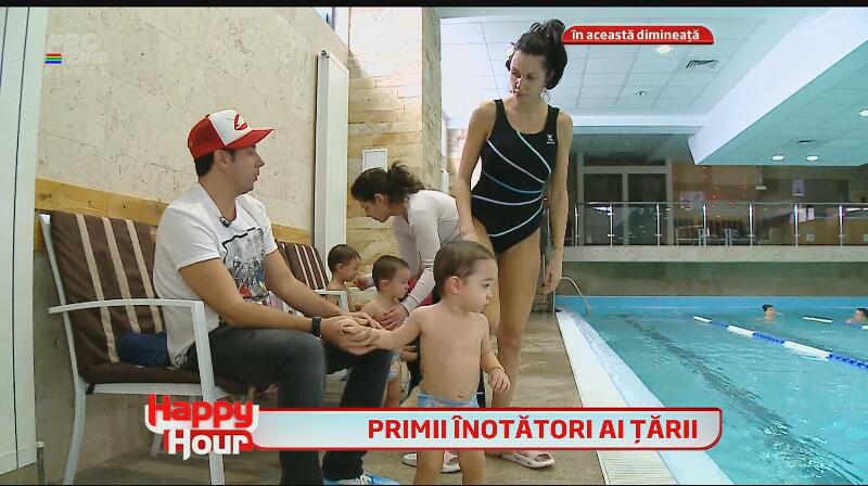 Nicoleta Luciu, la piscină, complet nemachiată! Ce bine arată bruneta în costum de baie, după ce a născut patru copilaşi!