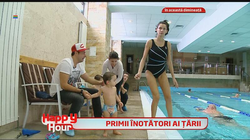 Nicoleta Luciu, la piscină, complet nemachiată! Ce bine arată bruneta în costum de baie, după ce a născut patru copilaşi!