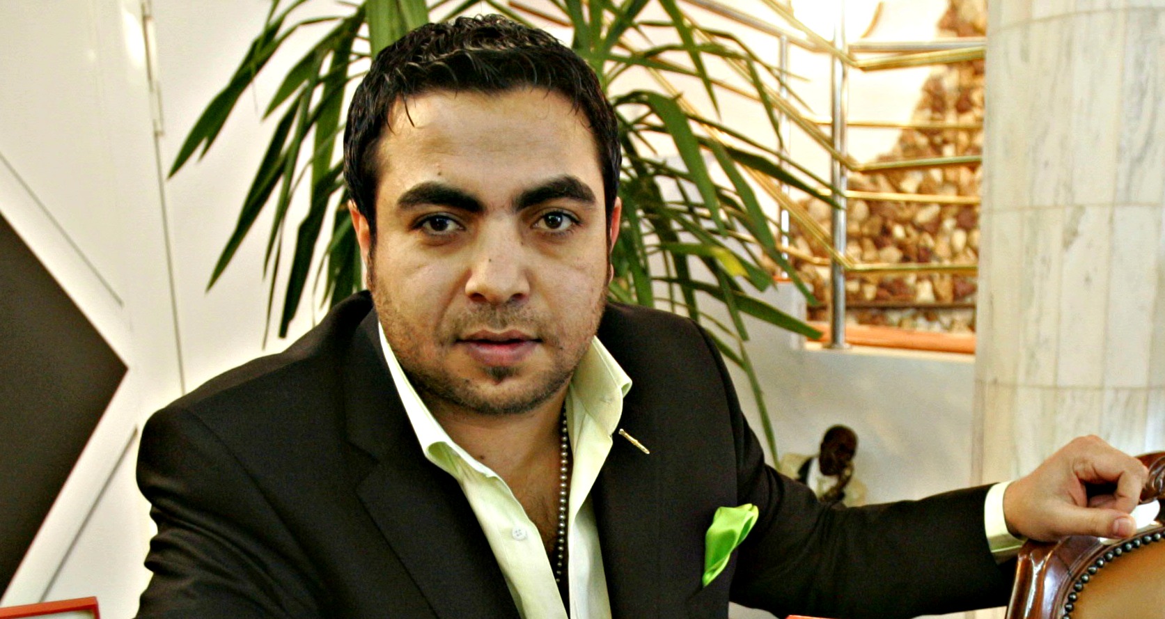 Dan Bursuc este cel care o ajuta pe japoneza sa se documenteze pentru doctorat