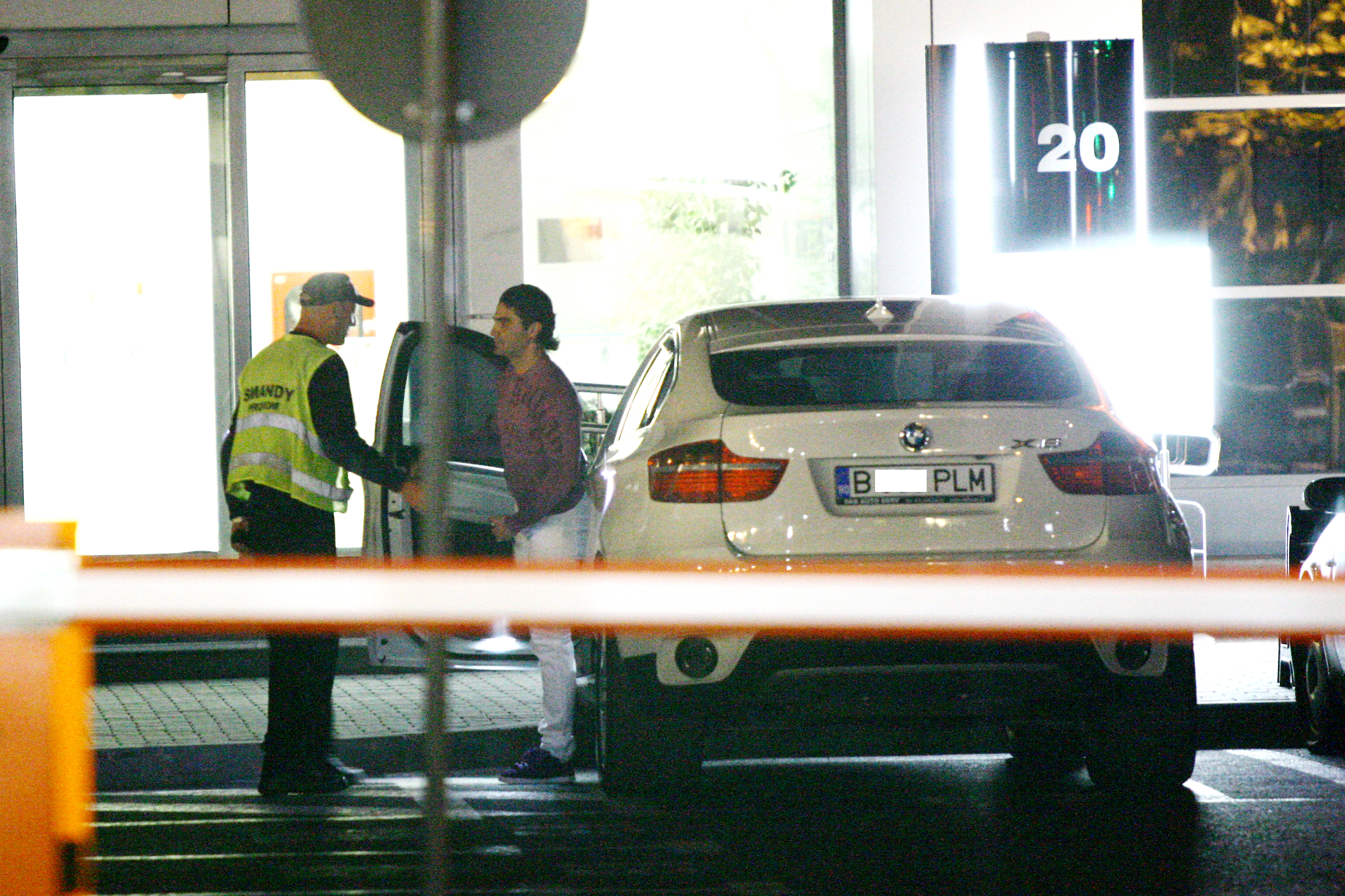 Pepe ii imprumuta Ralucai masina lui ori de cate ori e nevoie