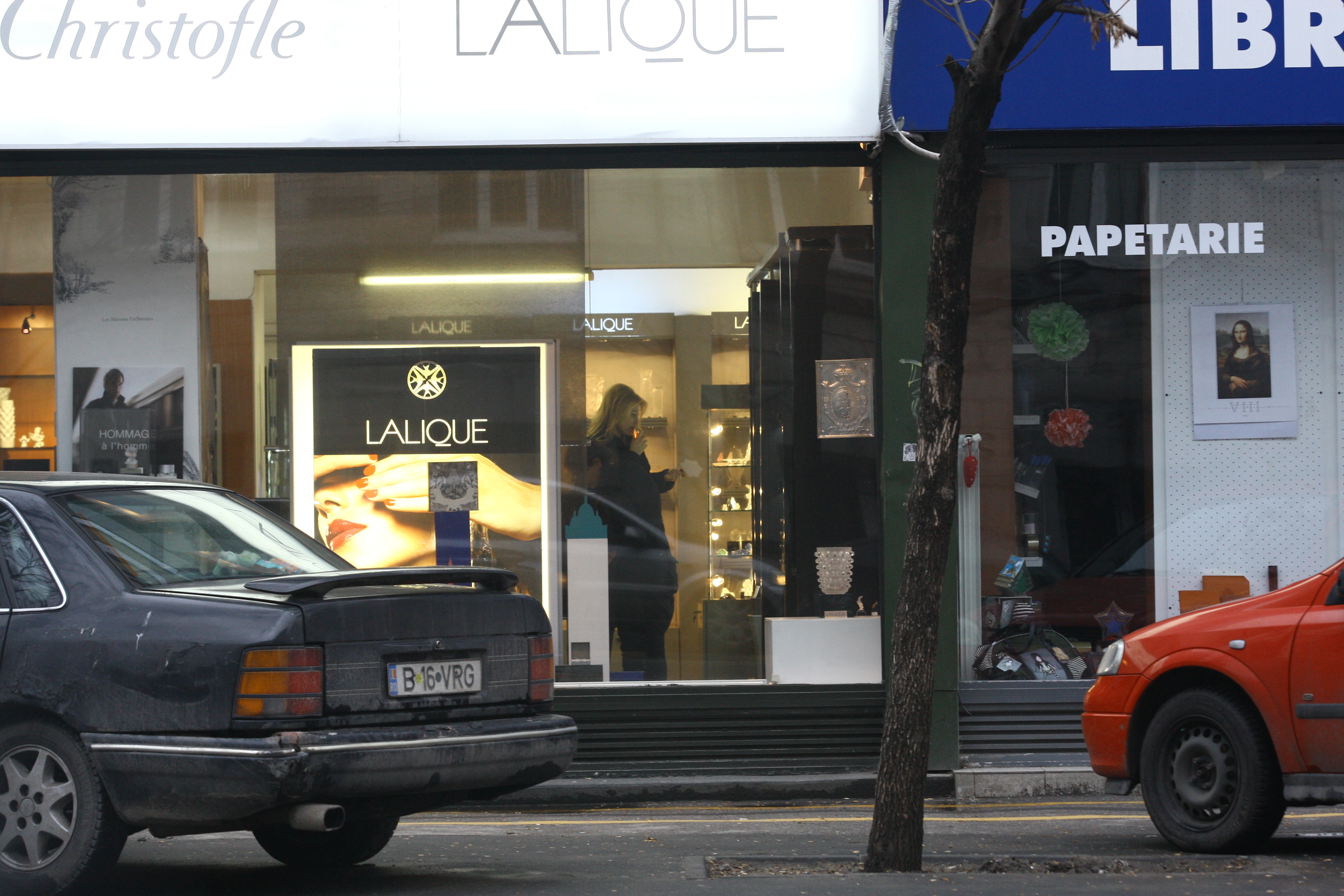 Cristina si-a cumparat cateva parfumuri scumpe