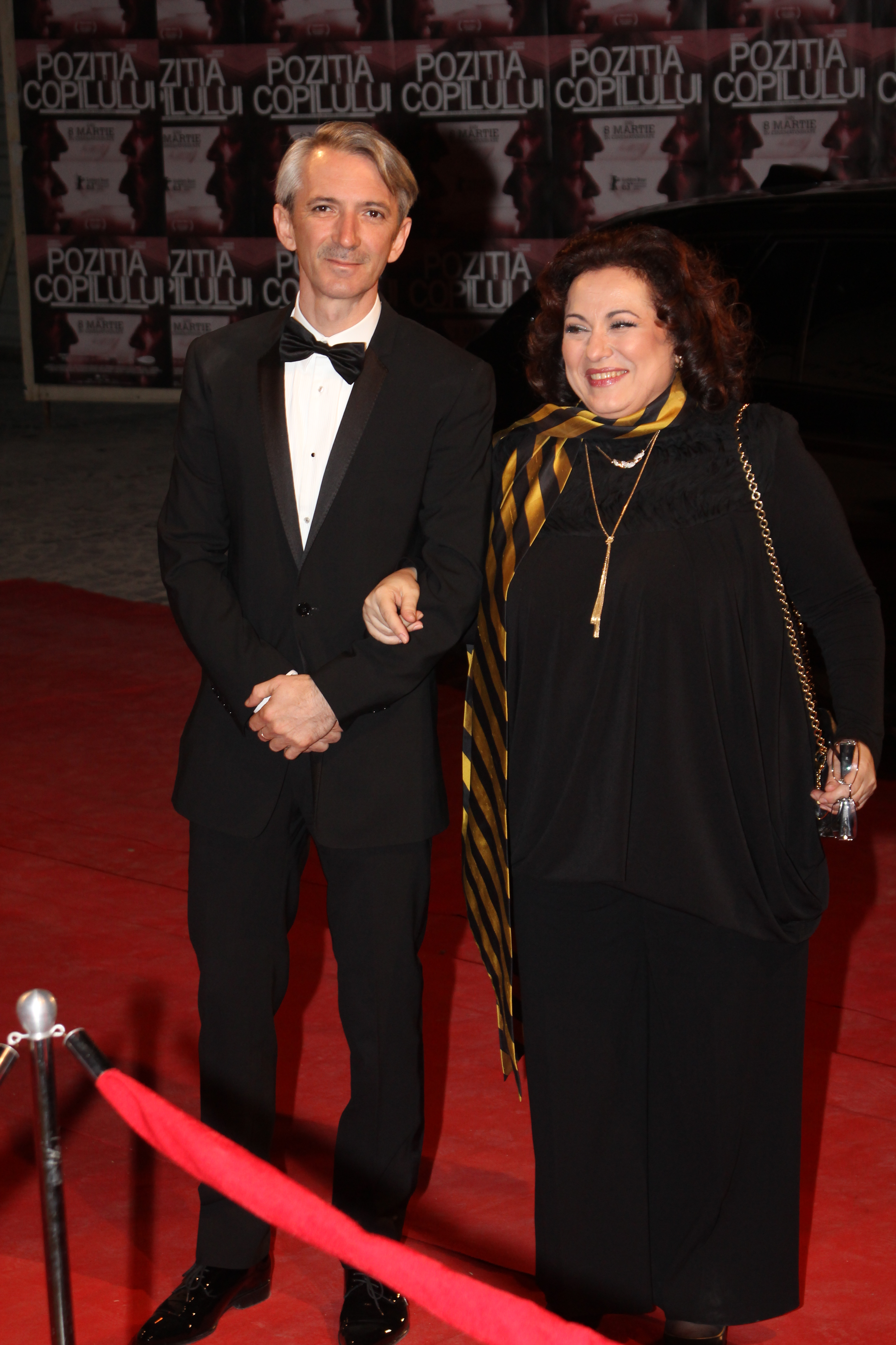 Afaceristul pitestean a zambit mandru pe covorul rosu, la premiera din Romania a filmului