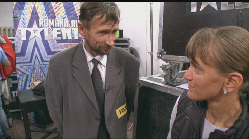 Cel mai ciudat cuplu de la Românii au talent! El şi-a făcut părul ca să arate ca Fuego, ea a cântat ca Nicoleta Guţă!