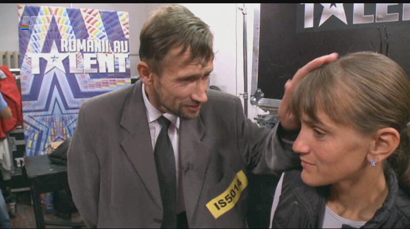 Cel mai ciudat cuplu de la Românii au talent! El şi-a făcut părul ca să arate ca Fuego, ea a cântat ca Nicoleta Guţă!