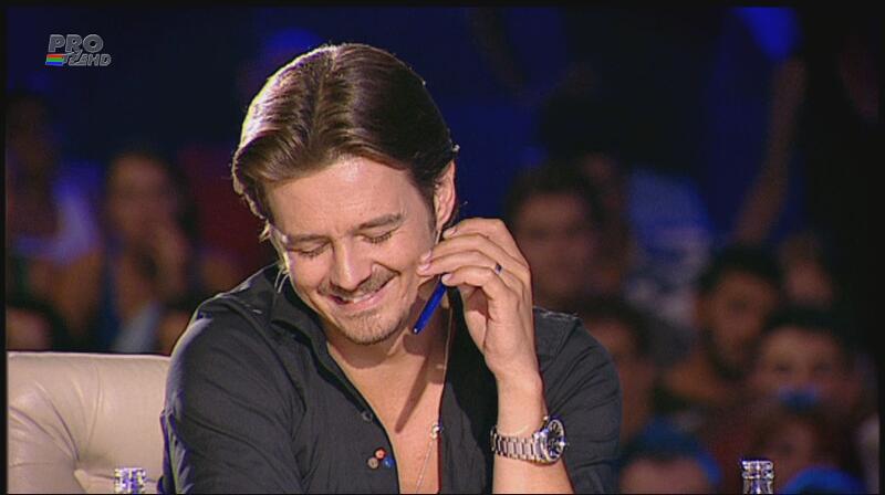 A început prost, dar când a început să cânte a ridicat sala în picioare! Cantaretul cu vocea de aur de la