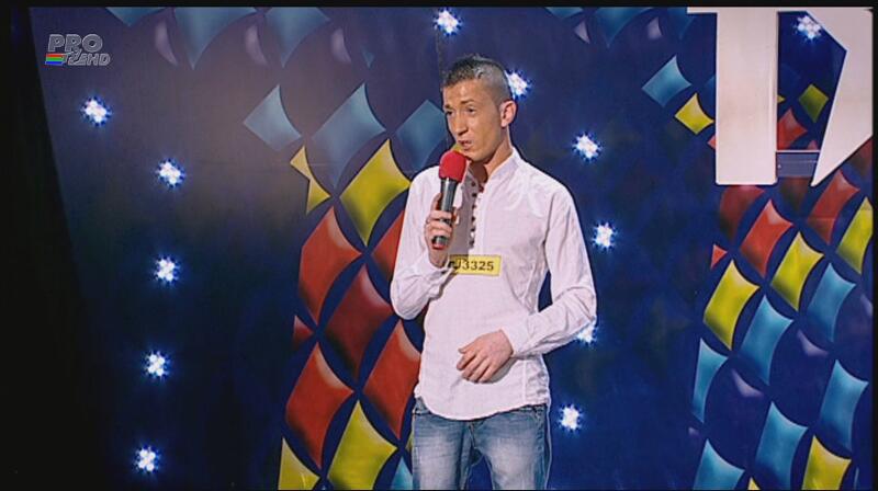 A început prost, dar când a început să cânte a ridicat sala în picioare! Cantaretul cu vocea de aur de la