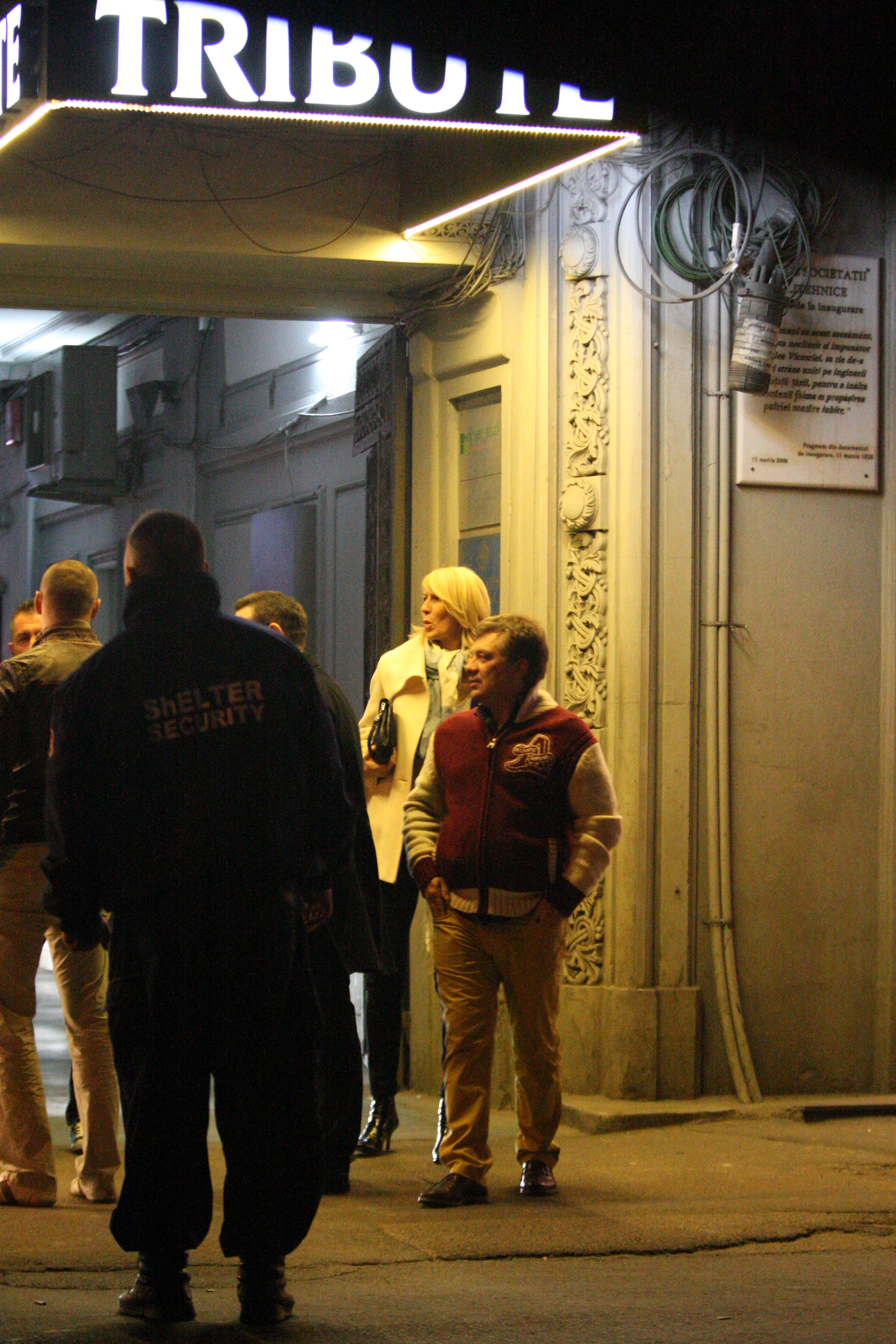 Sorin Marcus a venit insotit de Monica Iagar si un grup de prieteni