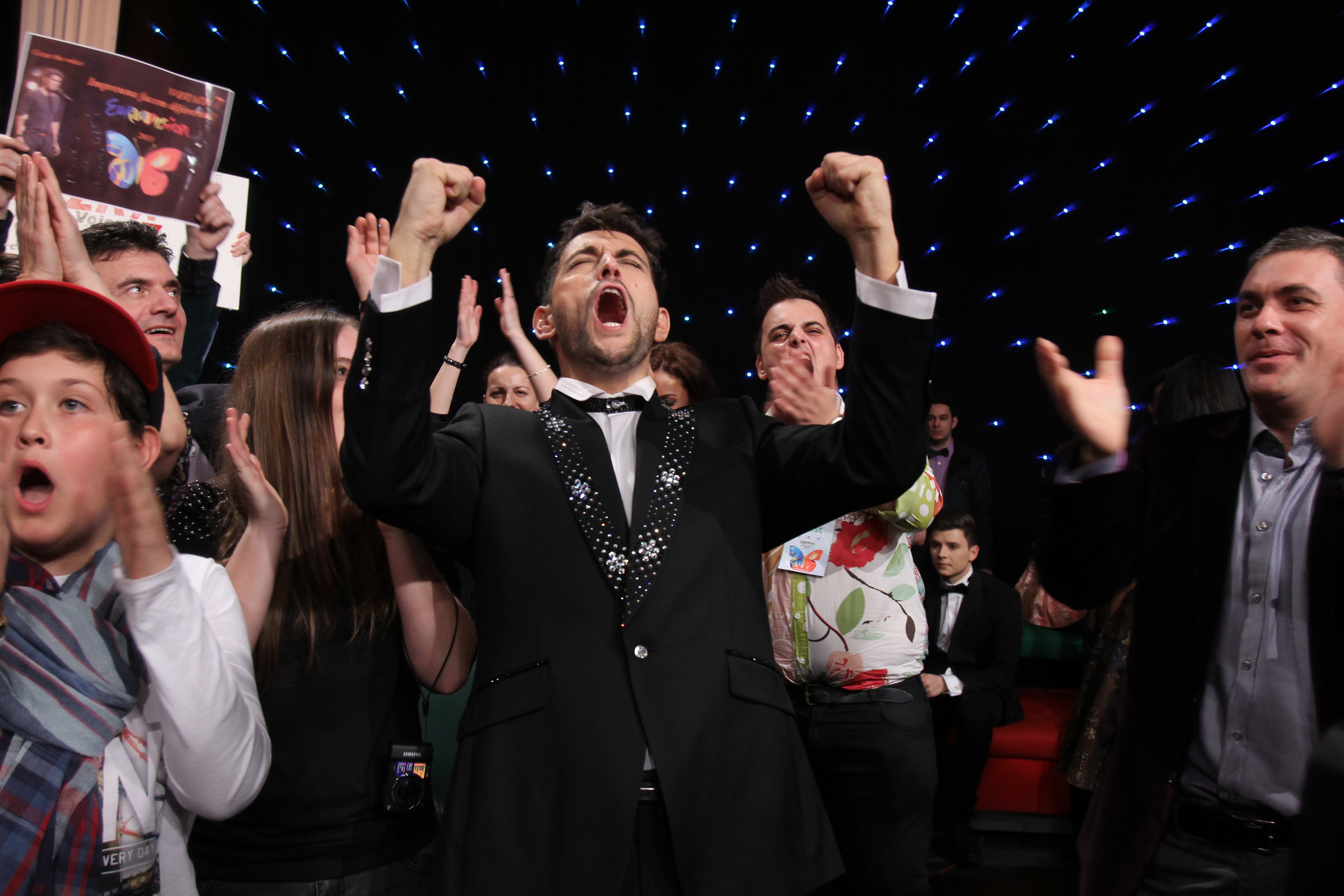 Nota de 0 a Luminitei a rasturant clasamentul, Cezar The Voice incheind competitia pe locul 1. Artistul va reprezenta Romania, in Suedia.