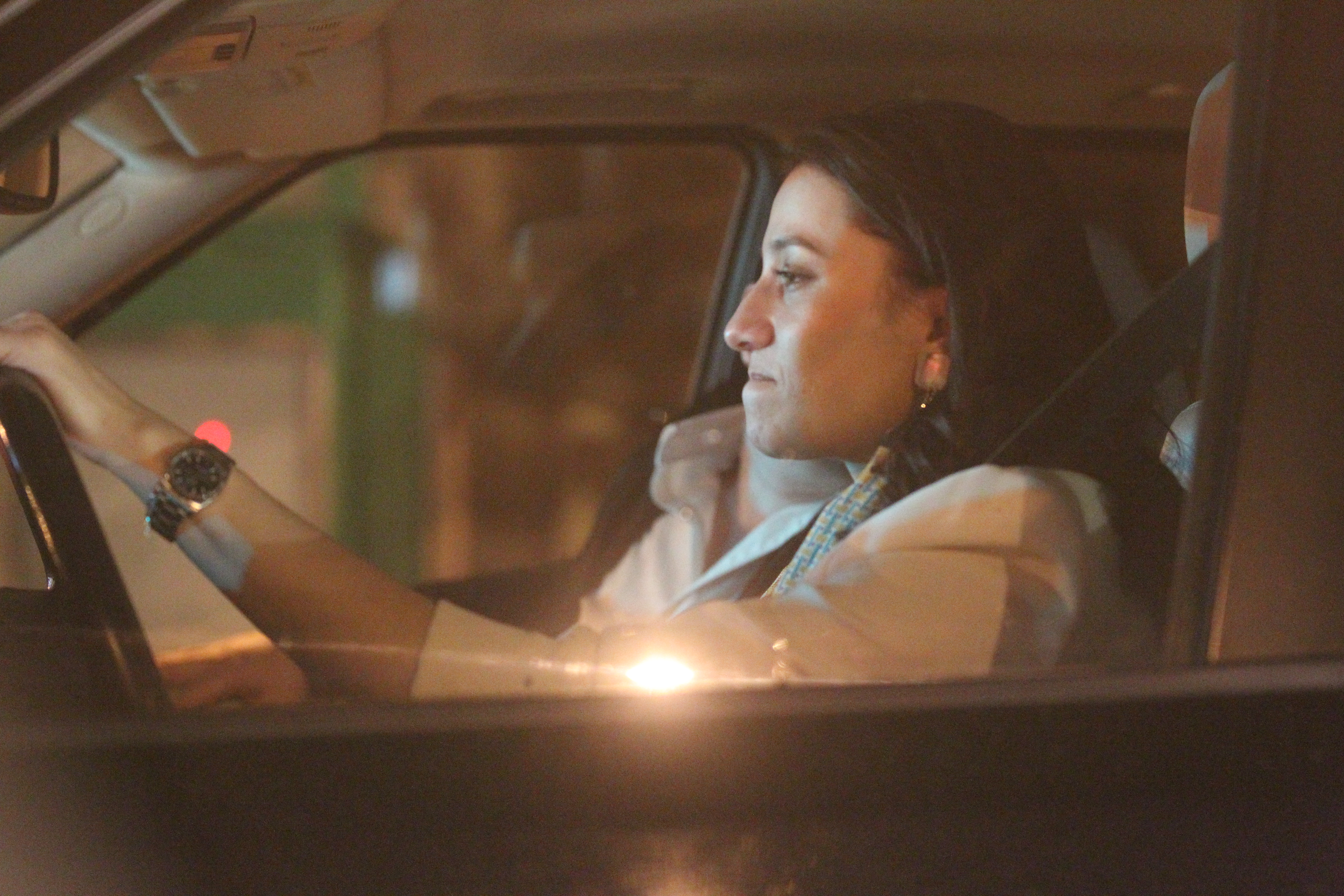 Inca de cand s-a urcat la volan, mancarimea de nas nu i-a dat pace Claudiei