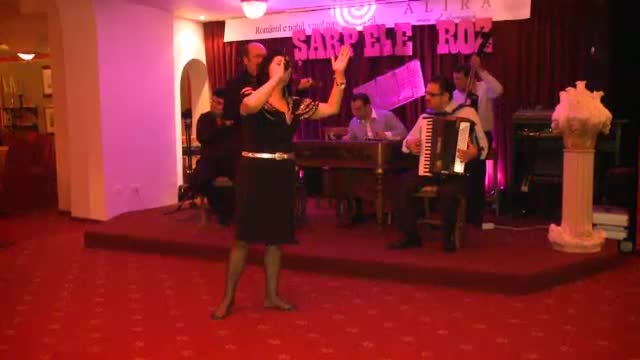 Catanga a sarbatorit momentul cu un dans fara pantofi