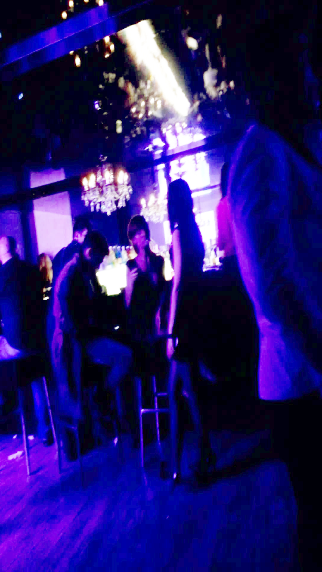 Dorian si iubita lui au stat doar cateva clipe in clubul unde avea loc striptease masculin