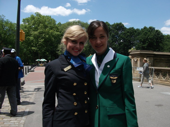 Andreea lucreaza ca stewardesa la compania aeriana Emirates