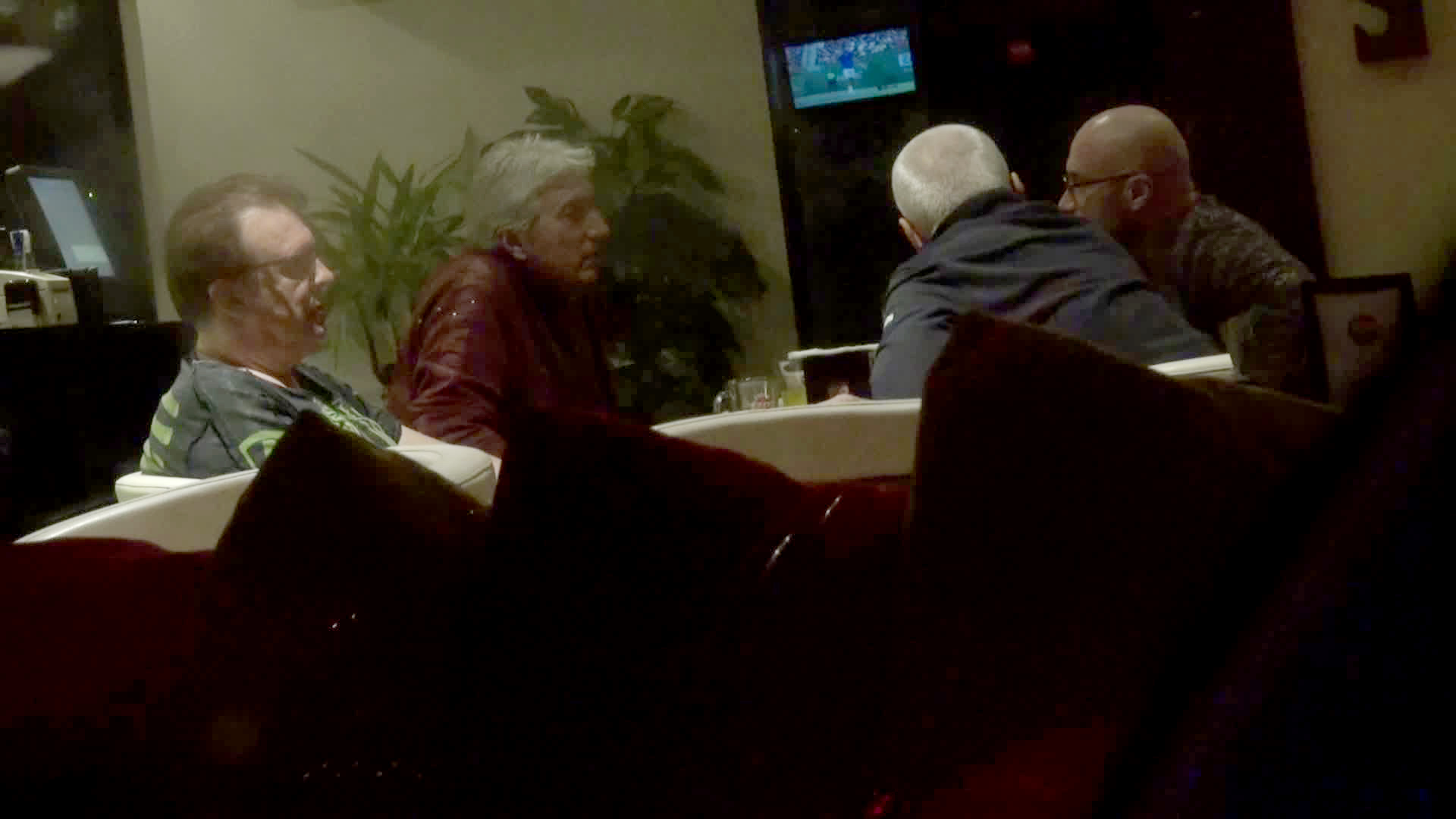 Dan Chisu inosteste gasca la un pahar 