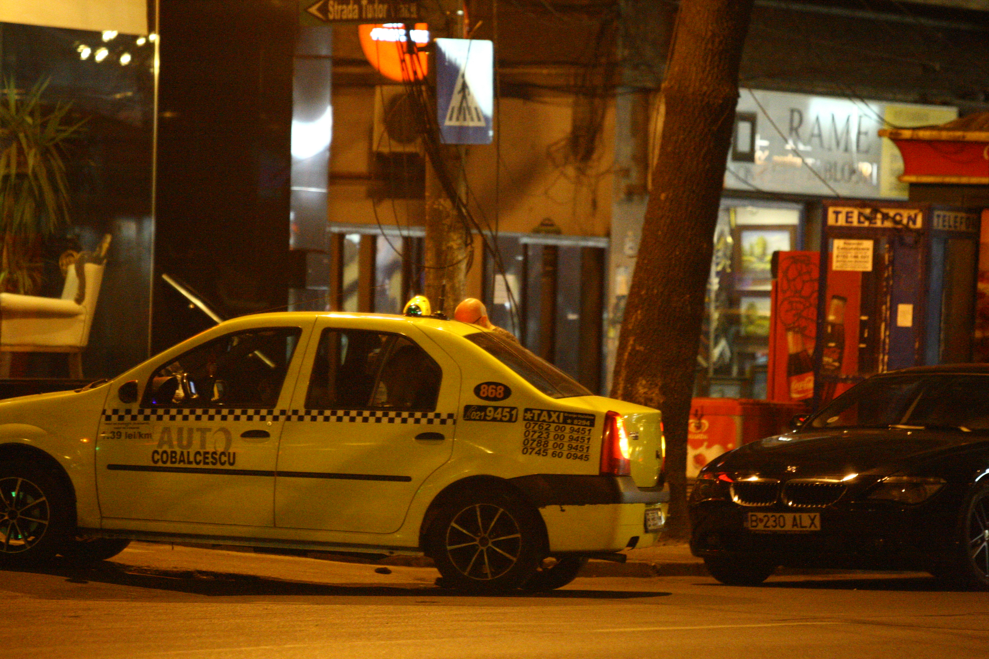 Fiica lui Cotabita vine in fata cafenelei pentru a-l lua pe Misu in club