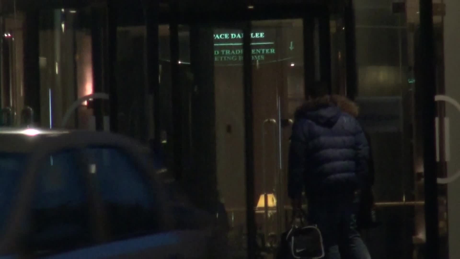 Spre dimineata, celor doi s-a alaturat si o prietena de-a tinerei