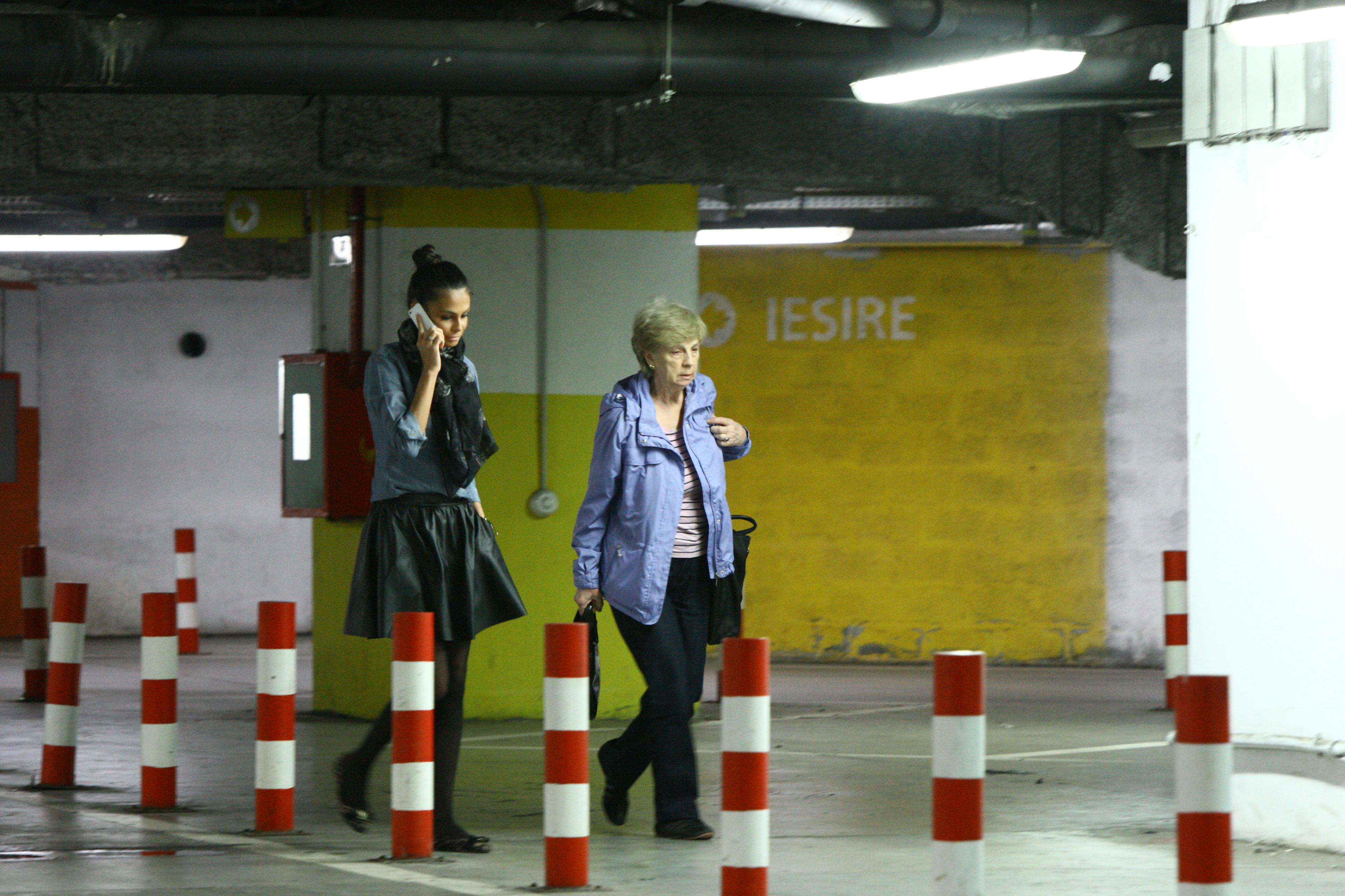 Anca isi scoate lunar mama in oras