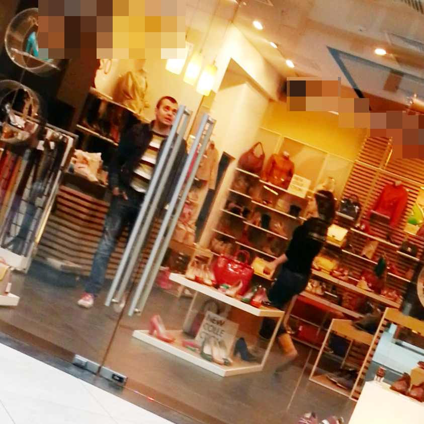 Dupa ce si-a terminat lucrarea, Mihai a facut o ultima verificare a sitemului de iluminat