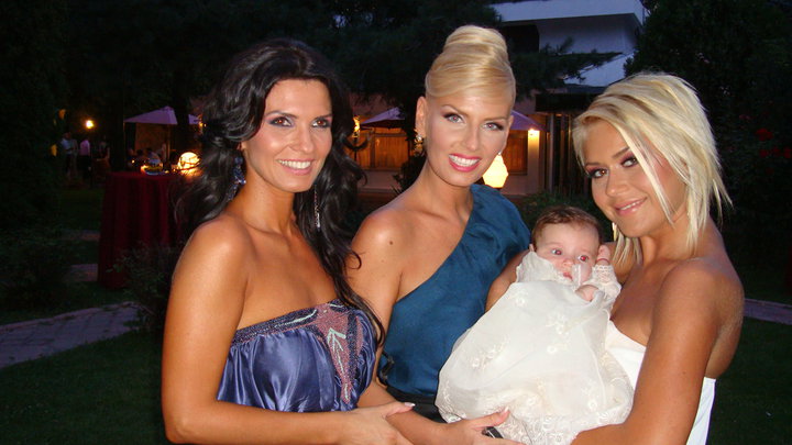 Ana este buna prietena cu Andreea Banica