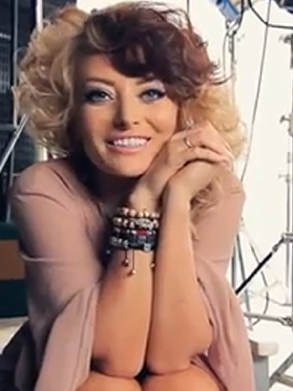 Delia a lansat un videoclip dedicat bolnavilor de psoriazis! Uită-te la imagini şi spune-ne ce crezi! Îţi place?