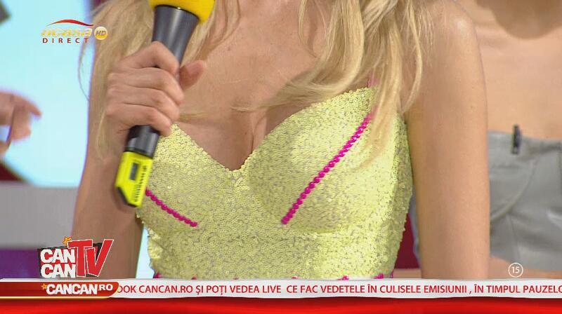 Manelista Denisa s-a tunat: şi-a pus silicoane ca să scape de complexe! Vezi ce a făcut în SUA şi ce ţoale de firmă are!