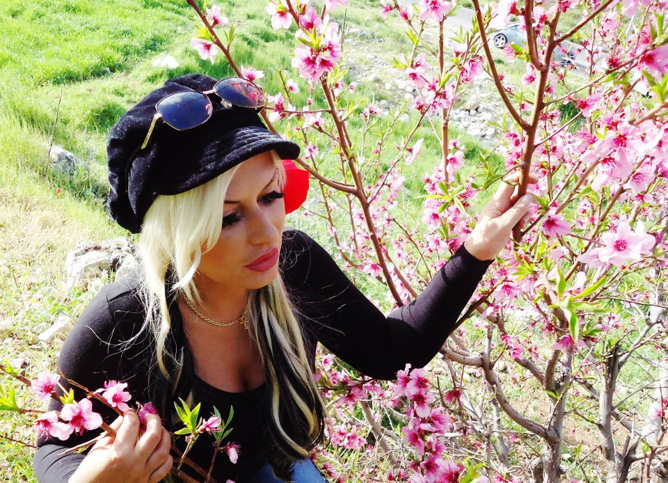 Lena si-a pierdut fiica in urma cu trei ani si nici acum nu si-a revenit dupa aceasta trauma ingrozitoare