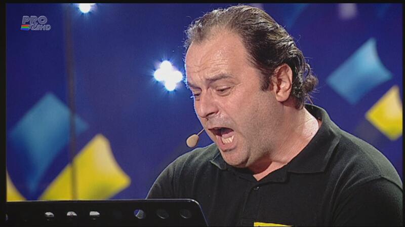 Un consilier juridic din Suceava a păcălit juriul că pictează, dar i-a uimit pe toţi cu vocea lui divină!