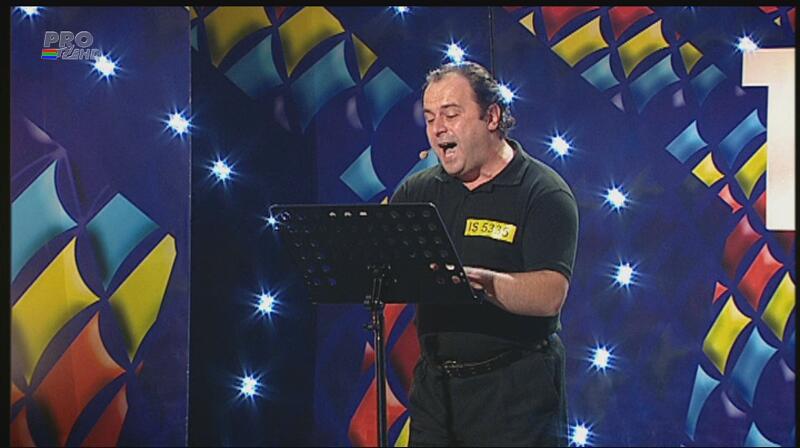 Un consilier juridic din Suceava a păcălit juriul că pictează, dar i-a uimit pe toţi cu vocea lui divină!