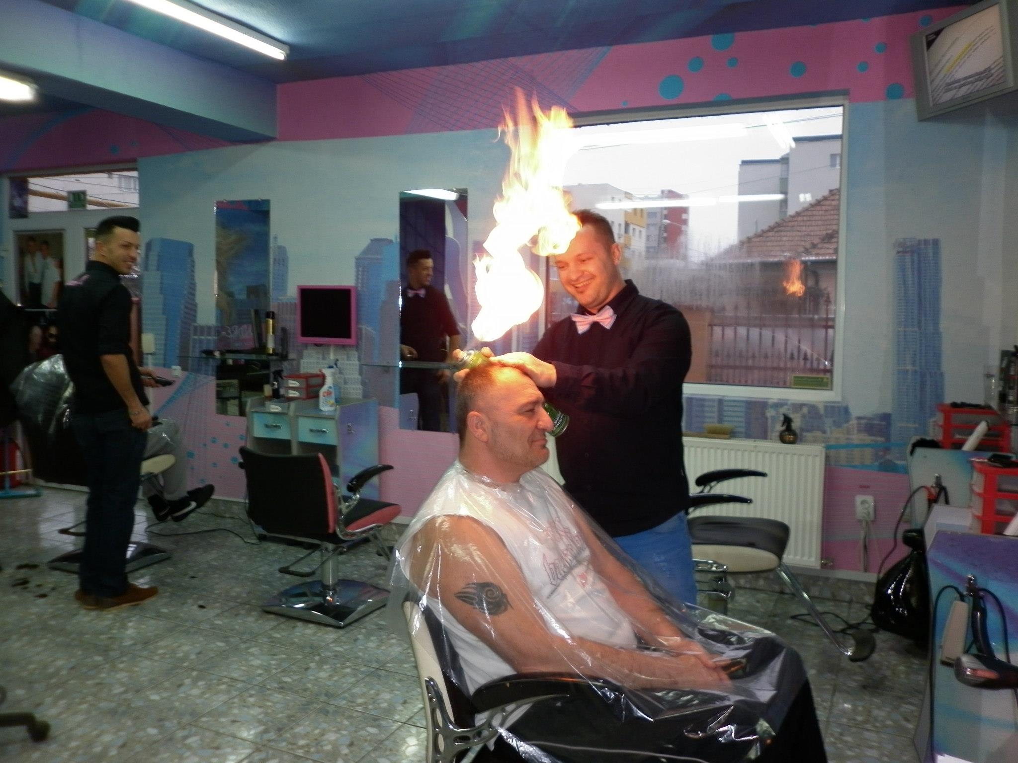 Frizerul piroman de la