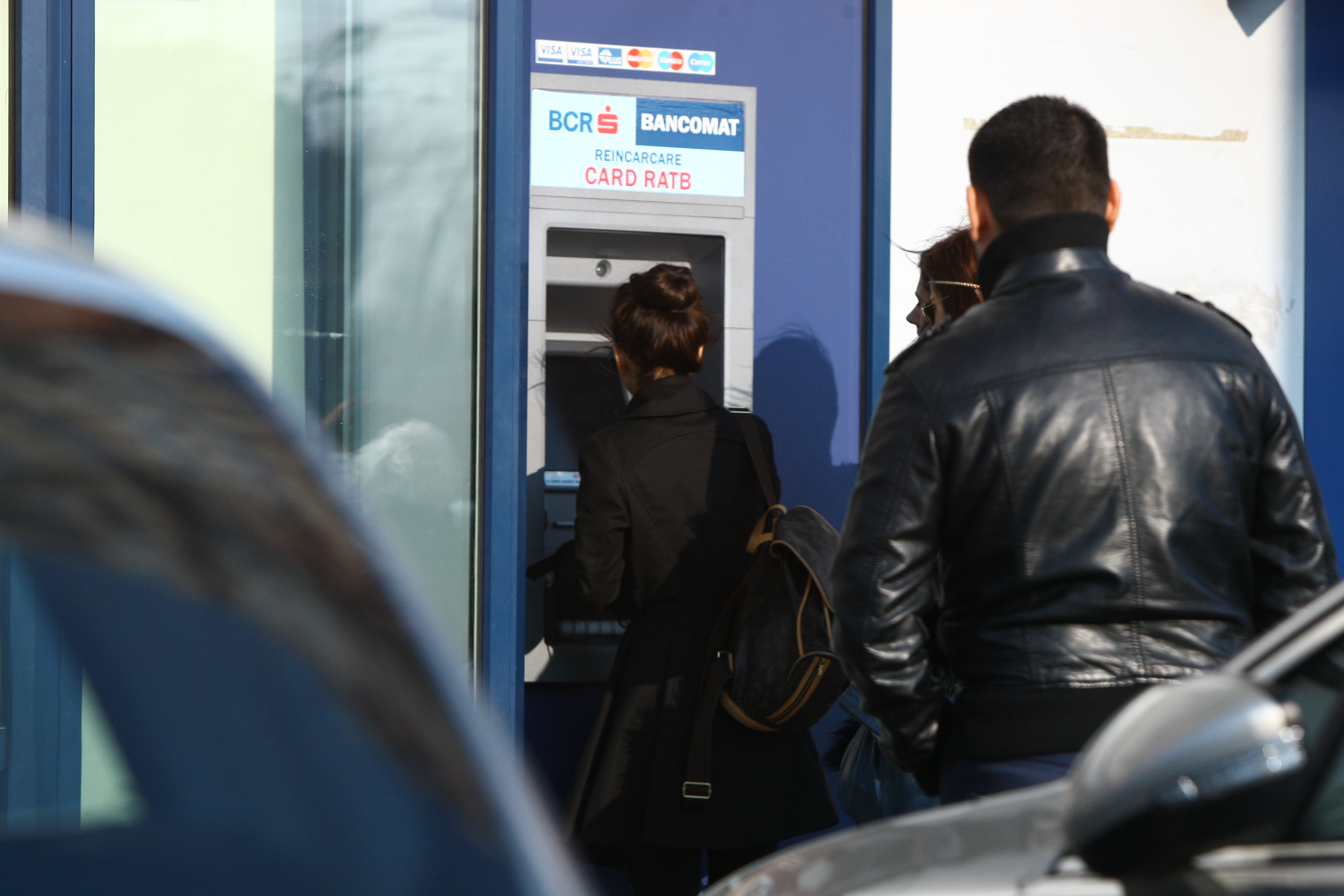 Problema a fost rezolvata rapid, asa ca Inna a alergat catre masina sa-si continue drumurile