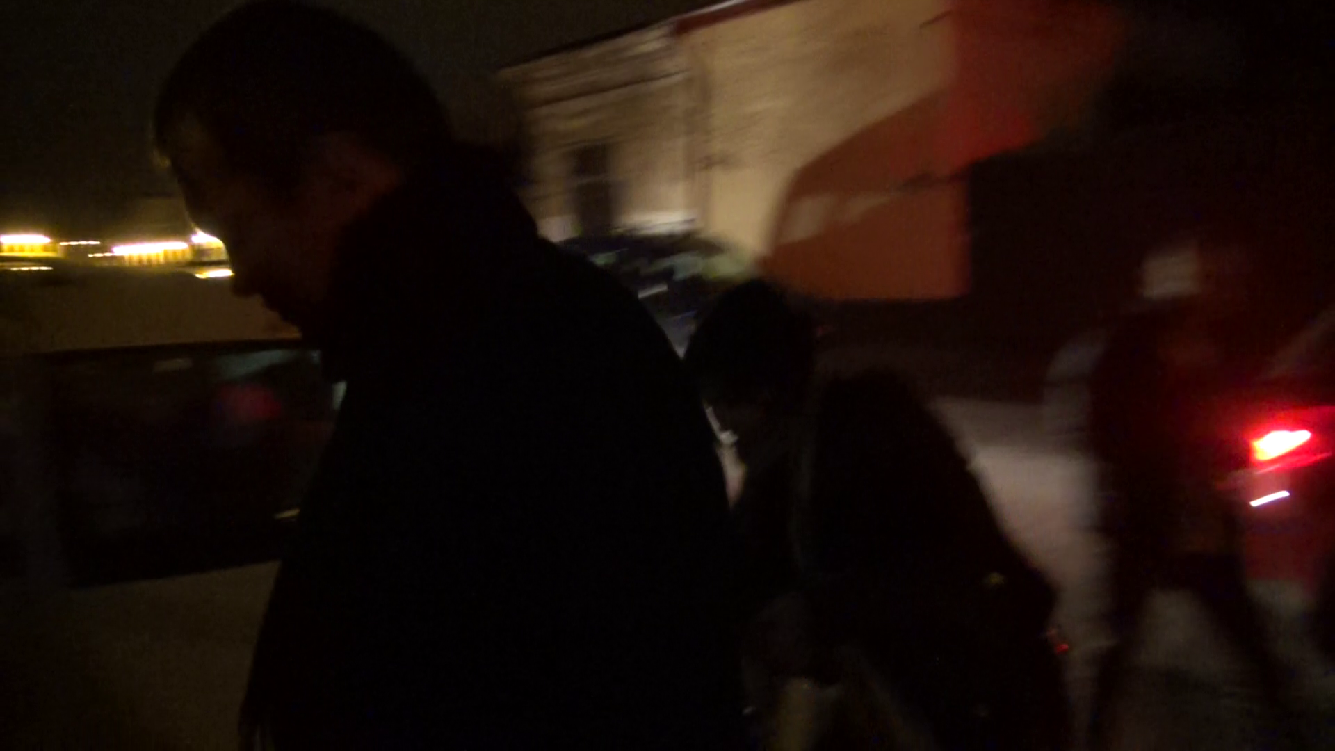 Chiar in fata portii, Adriana s-a impiedicat si era aproape-aproape sa cada. Noroc cu Mihai!