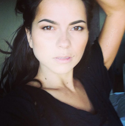 Inna se arată fanilor lipsită de orice urmă de machiaj! Ţi se pare că artista este frumoasă sau nu?