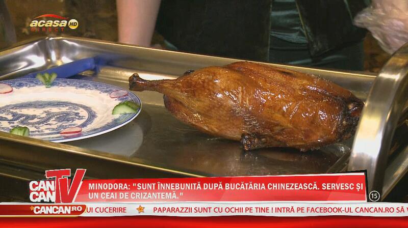 Minodora, cină extravagantă în oraş! A mâncat salata de meduze, piele de tigru şi raţa caramelizantă! Vezi daca i-a plăcut!