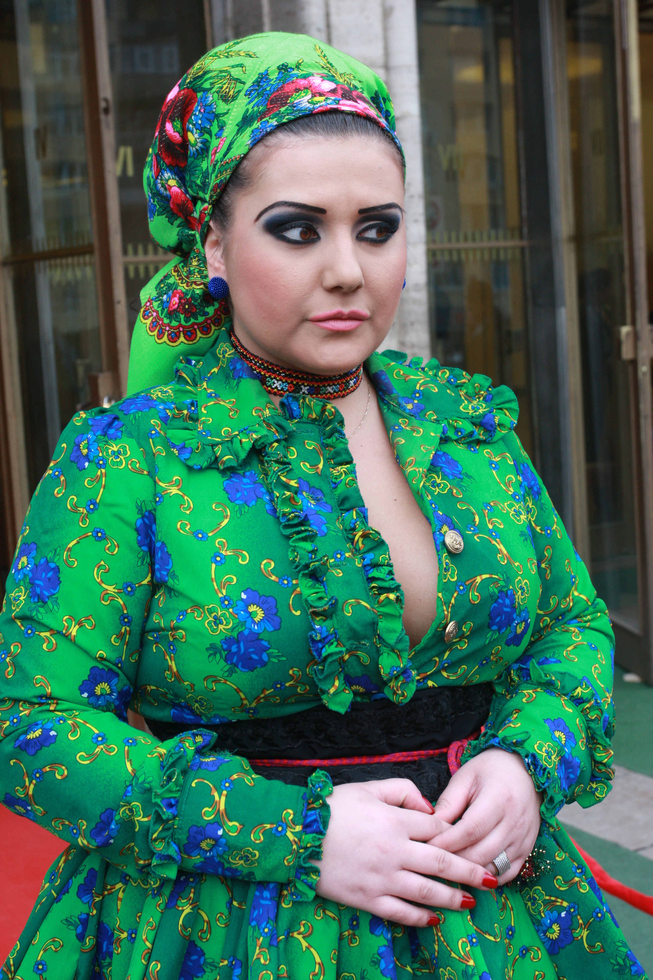 Bianca Rus este terorizata de un barbat care o suna noaptea si geme la telefon