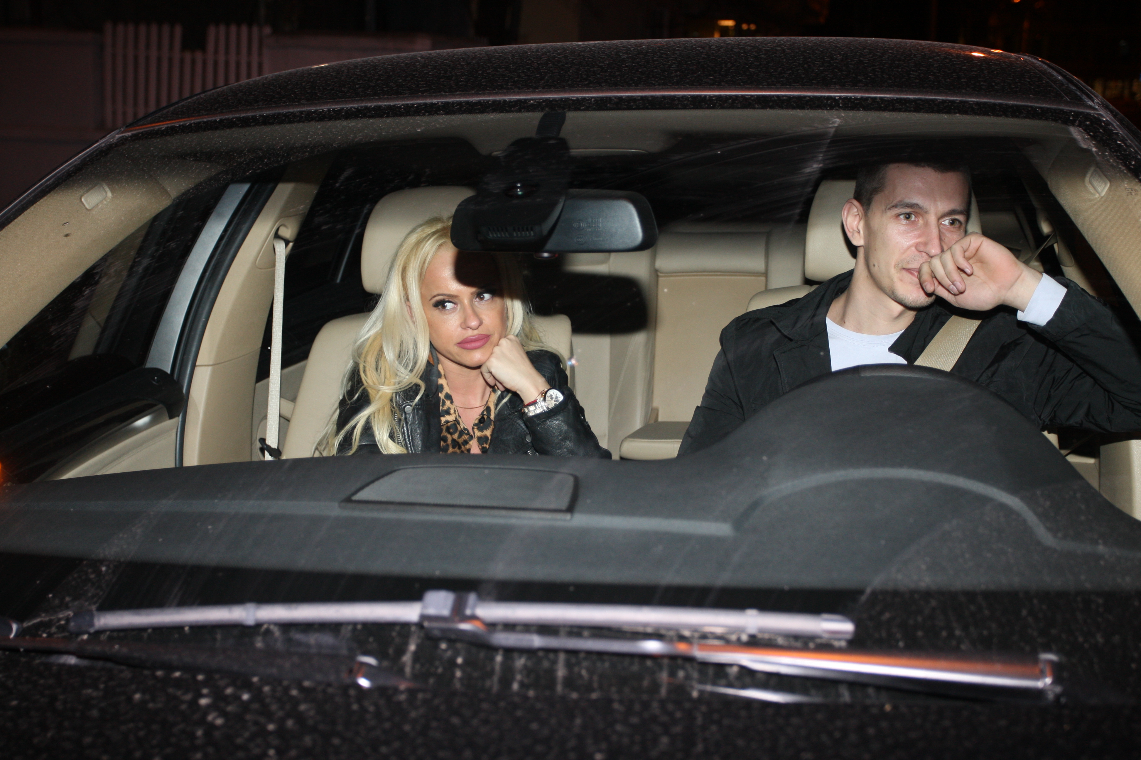 Pentru ca bause un pahar de sampanie si nu a vrut sa lase masina in fata clubului, Anda a apelat la serviciile unui sofer