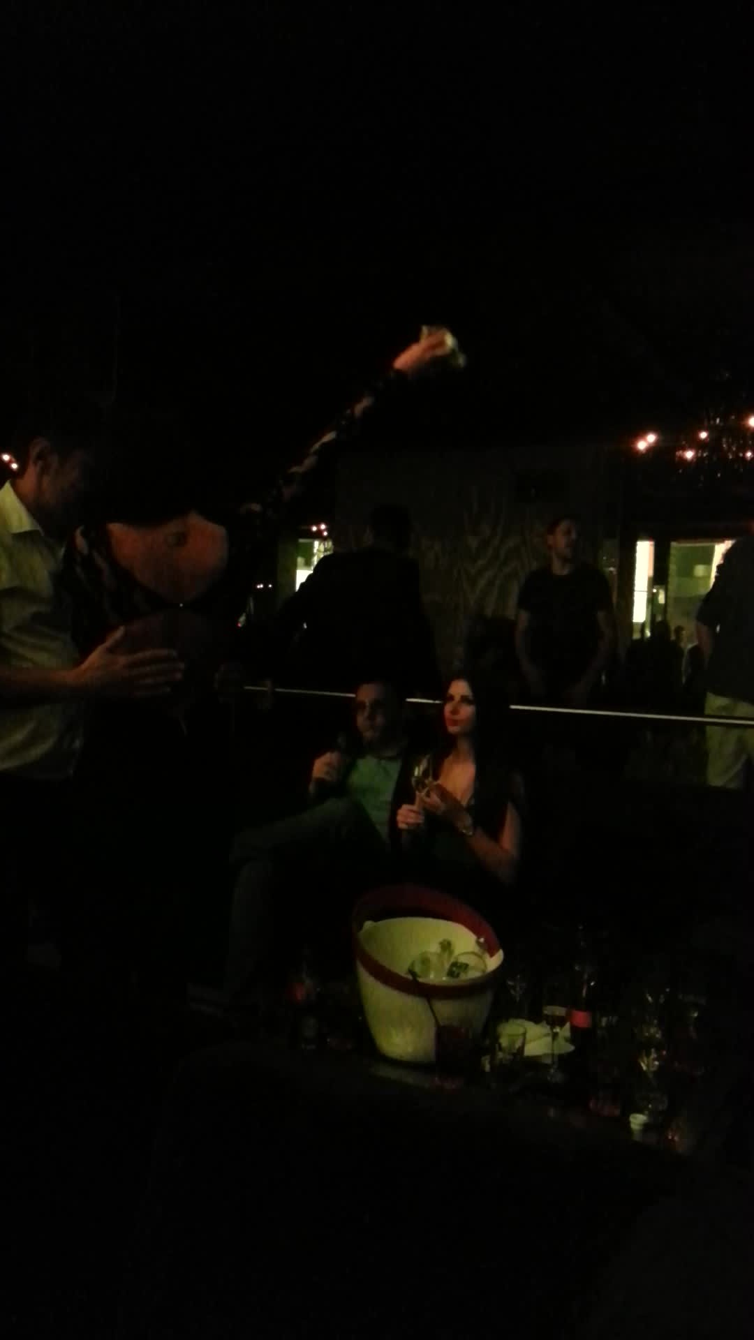 Frumoasa bruneta nu s-adezlipit nici o clipa de iubitul Innei