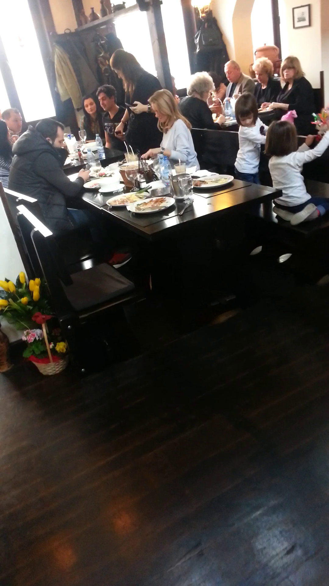 Mihai Morar si-a scos familia la masa