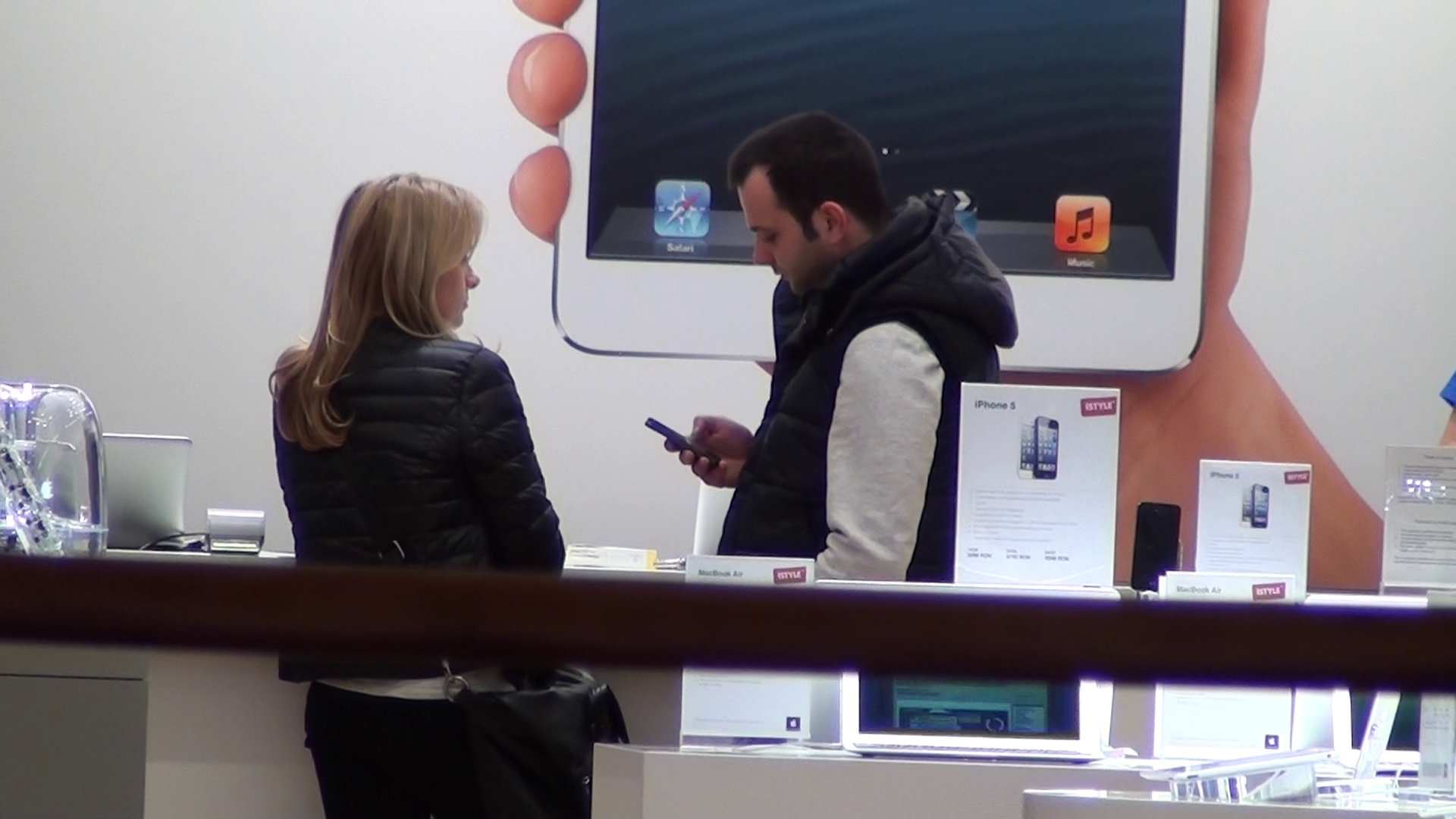 Dupa shopping, cei doi s-au oprit la un film