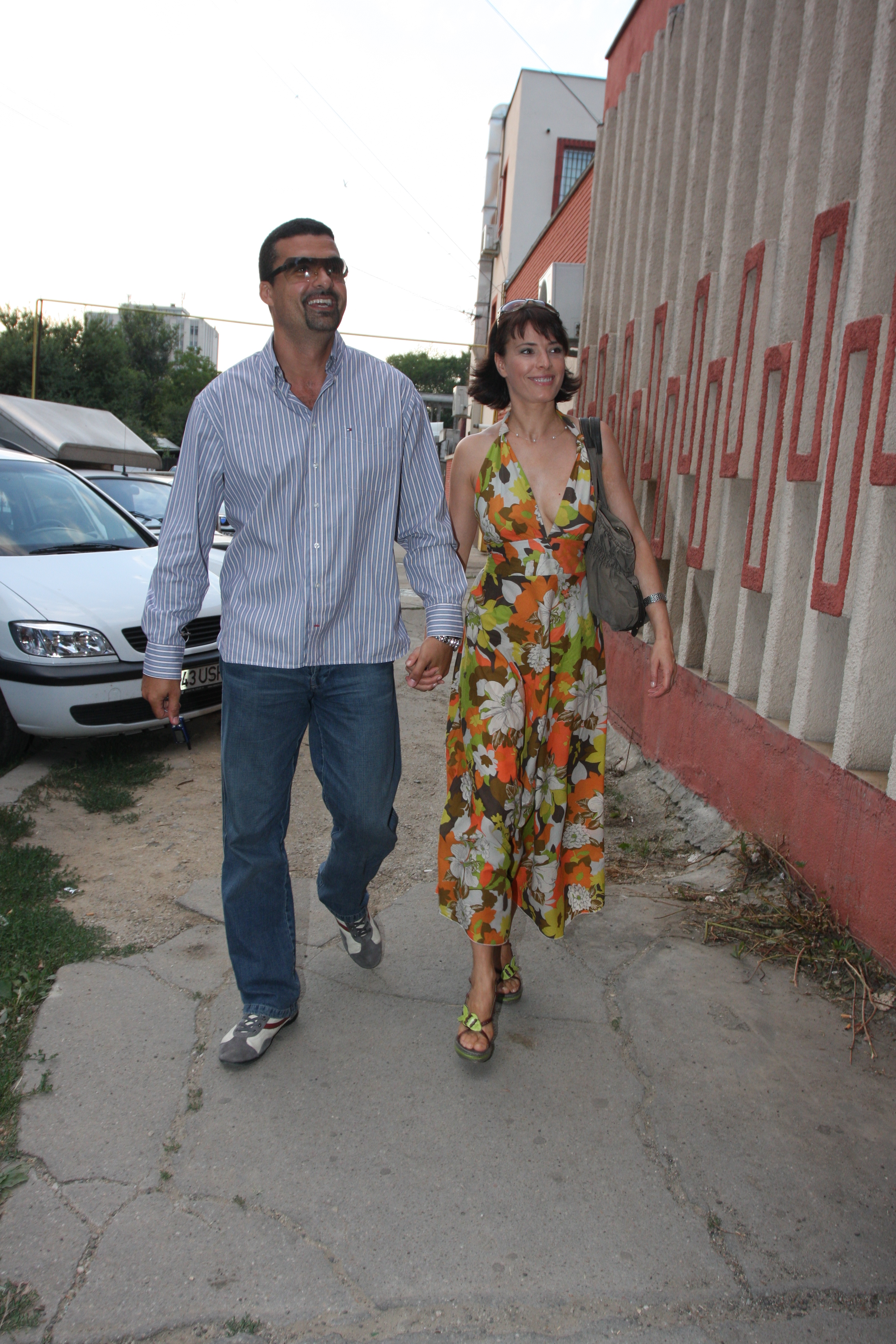 Monica Davidescu este alaturi de sotul ei in aceste clupe grele