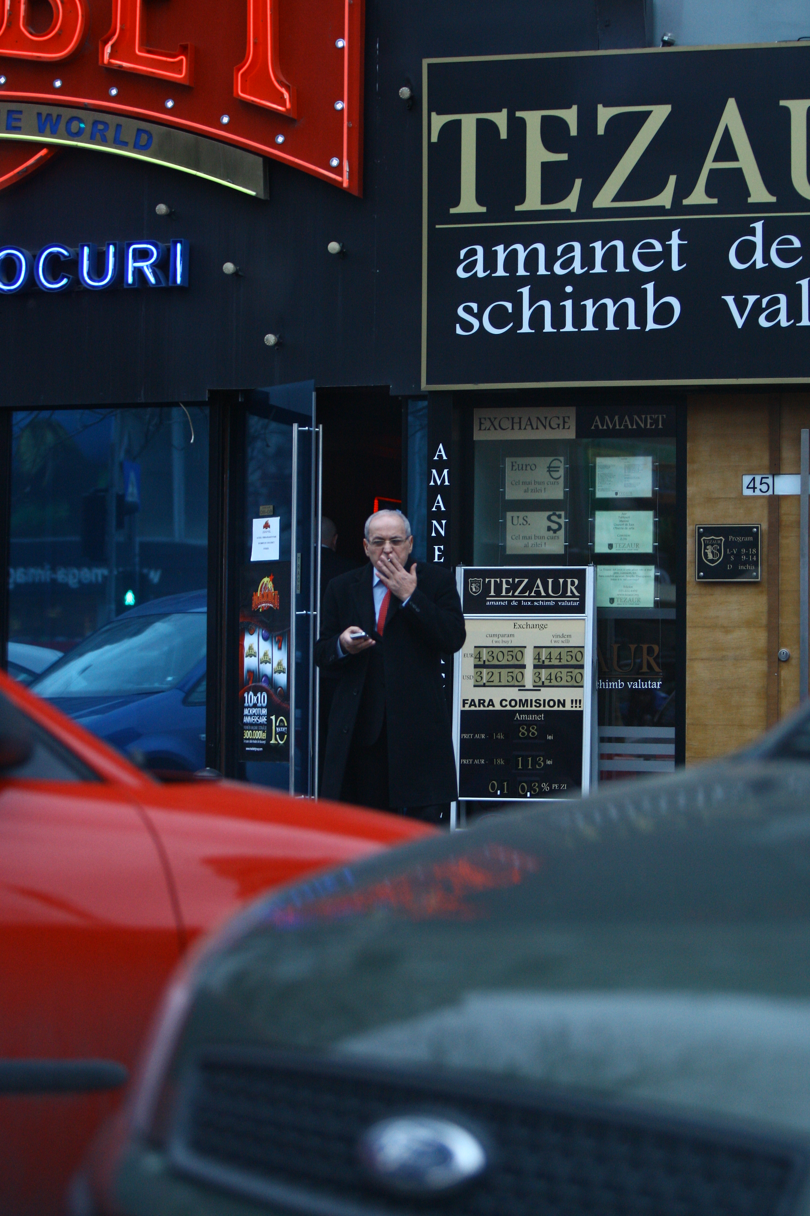 Nervos, Ploiesteanu fumeaza tigara dupa tigara, punandu-si viata in pericol