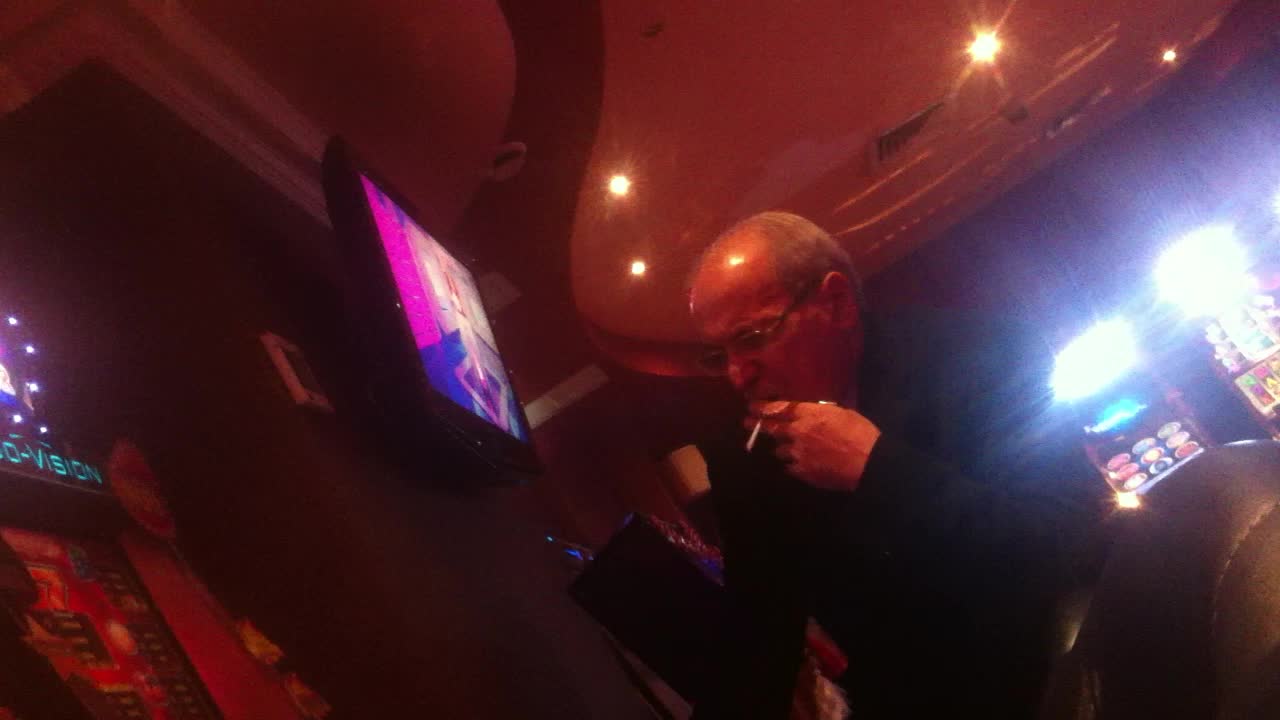 Nelu isi incearca norocul la