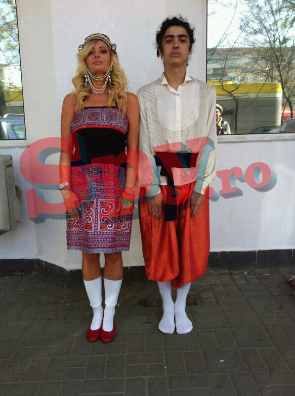 Intr-una dintre vacante, imbracata in costum traditional