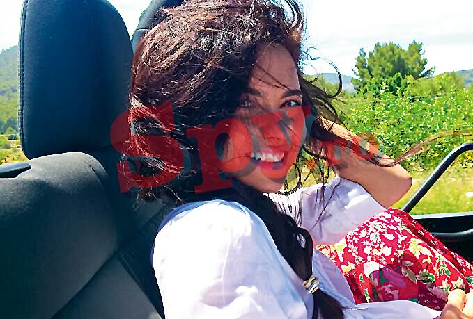 Cantareata se lasa fotografiat in orice ipostaza, iar imaginile le impartaseste fanilor